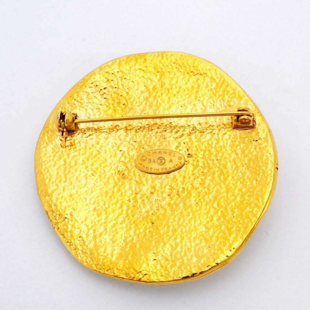 CHANEL Gold Logo Brooch - Picture 5 of 7